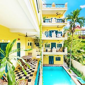 Golden Banana Residence